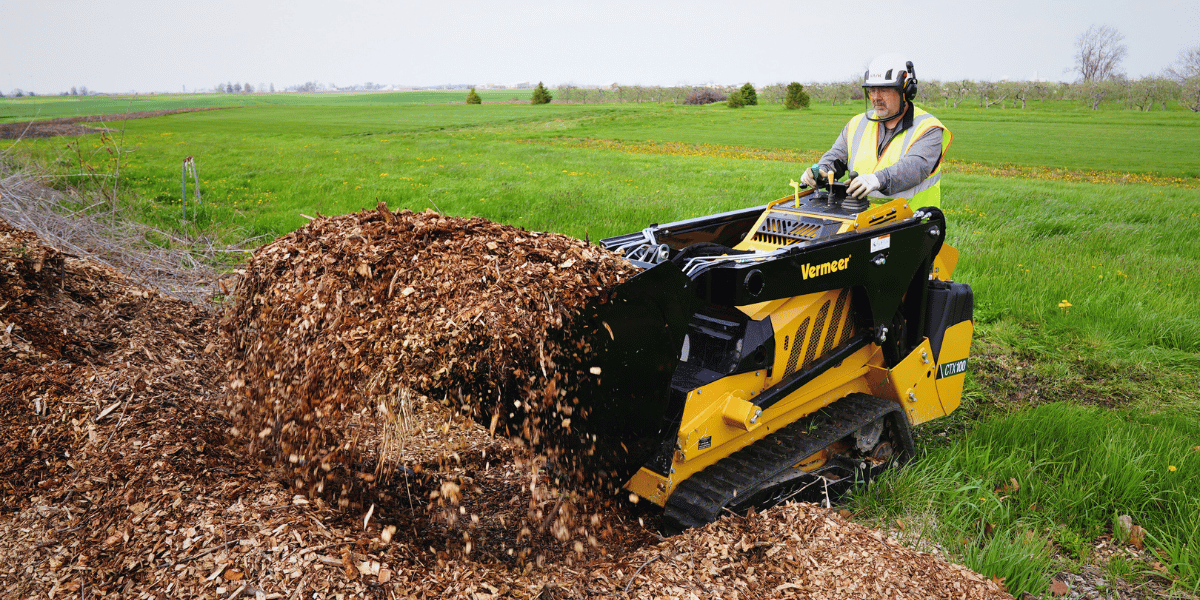 Vermeer CTX100 Mini Skid Steer with Bucket Attachment
