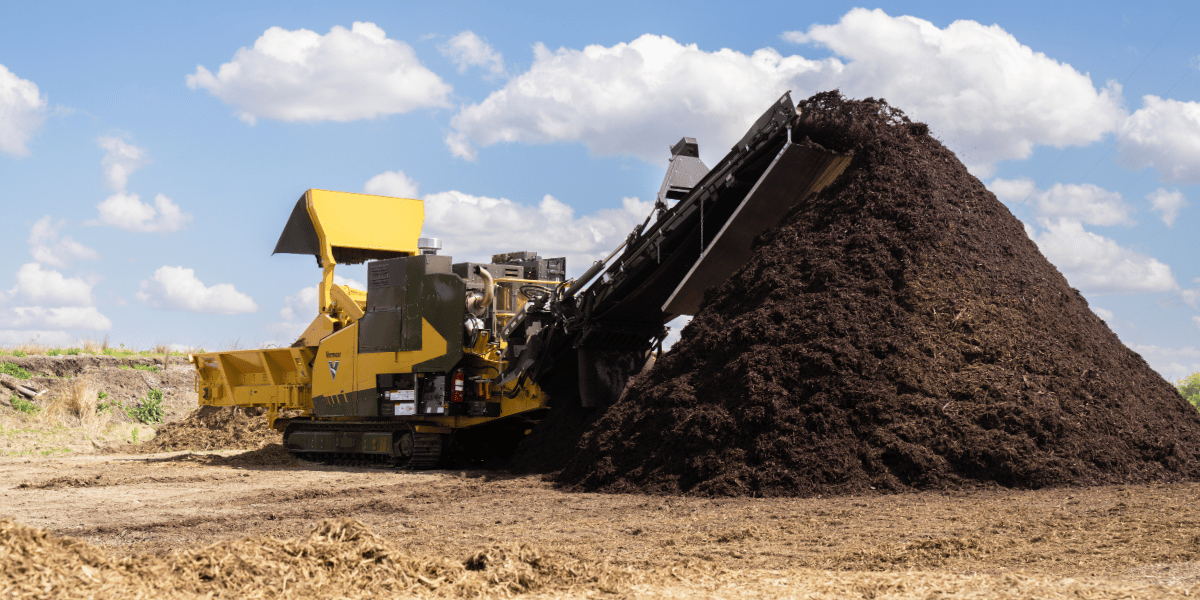 Vermeer HG4000TX Horizontal Grinder in action